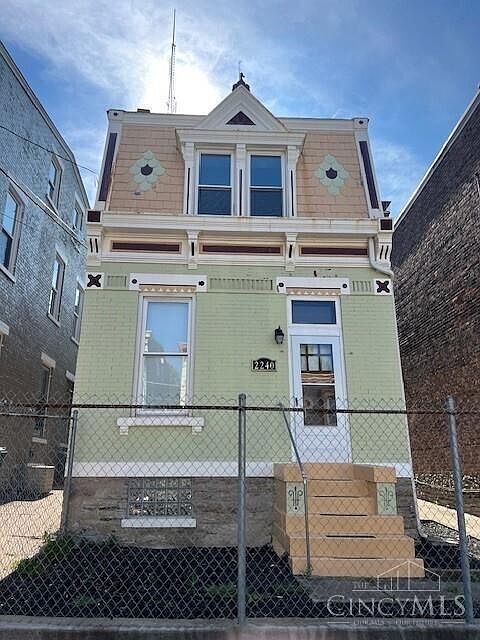 1st image of 2240 Flora St