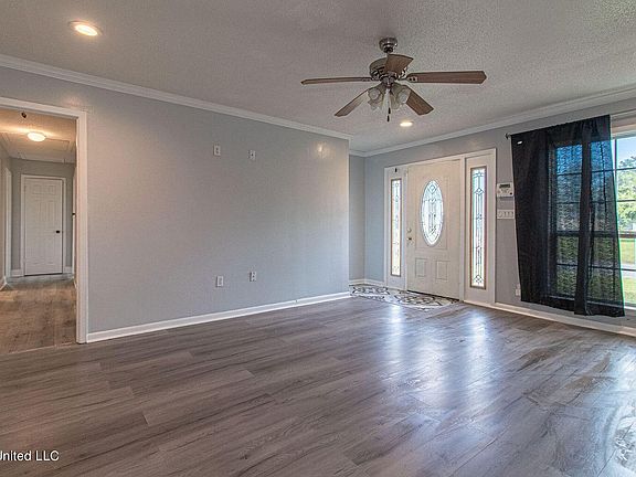 4th image of 402 E Stevens Cir