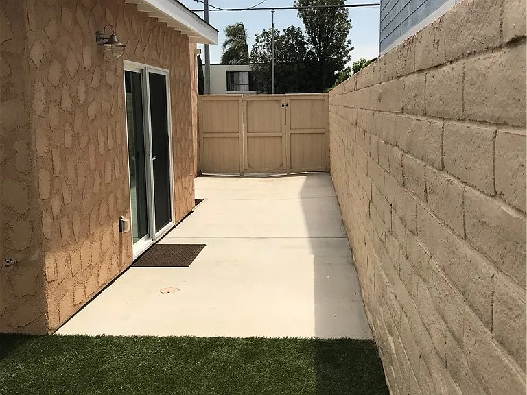 22633 Figueroa St — Photo 9