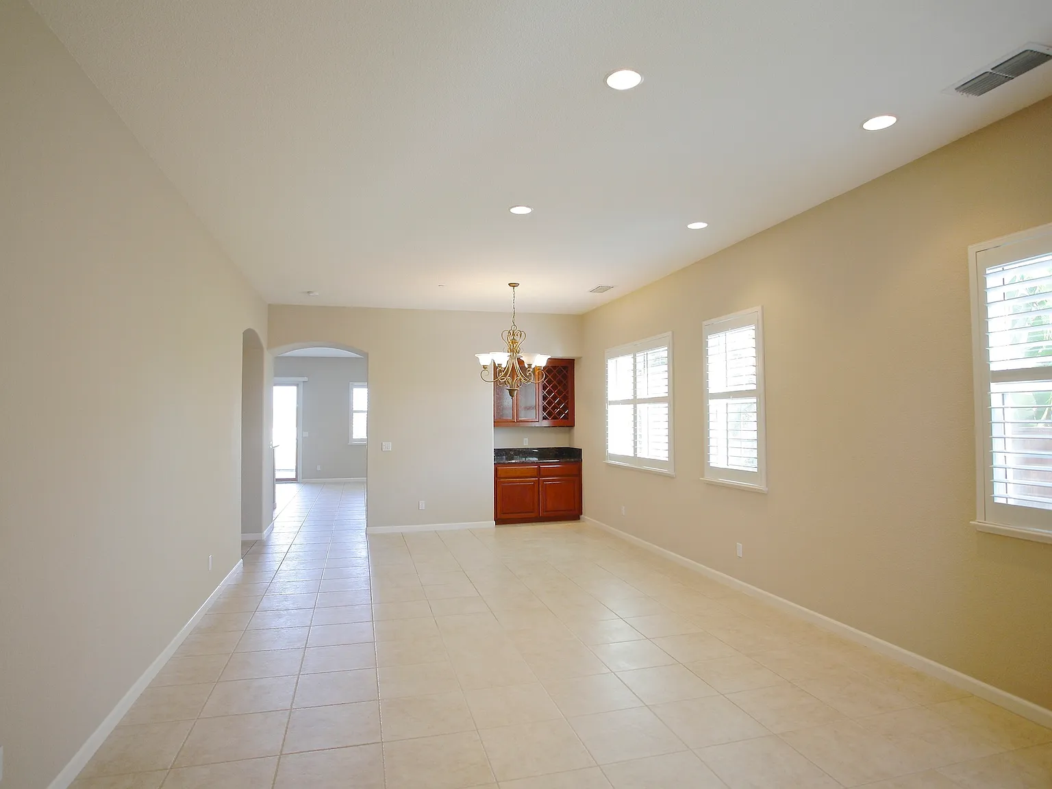 4 bed, 2310 sqft, $3,650 — Photo 4