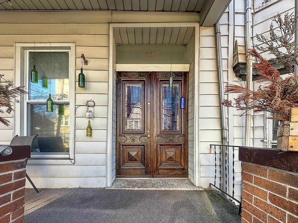 1st image of 207 Jewett Ave #2