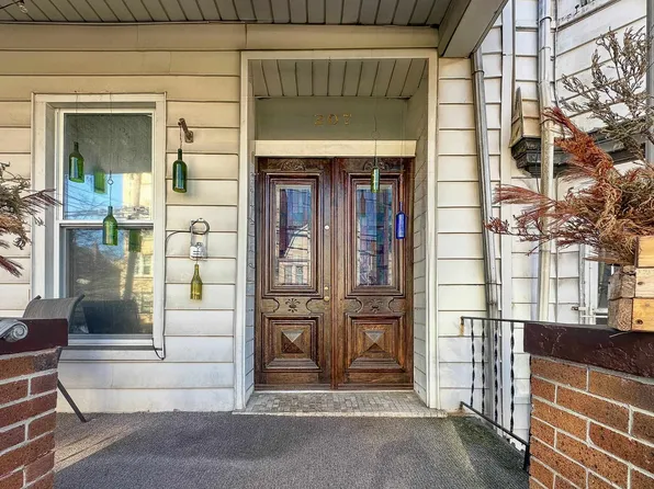 207 Jewett Avenue image 1 of 18