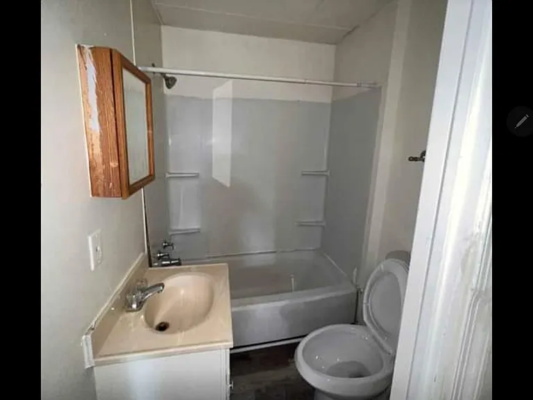 107 W Franklin St — Photo 11