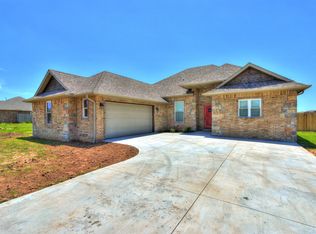 1308 Macalpine St, Moore, OK 73160