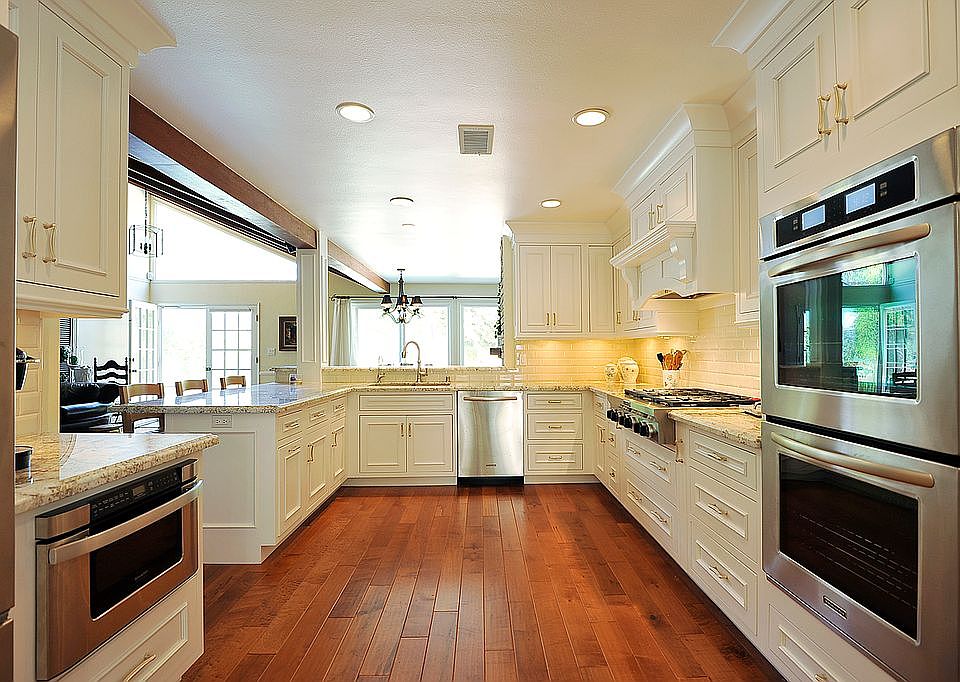 2nd image of 609 W Lautrec Ct