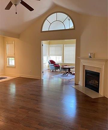 5th image of 810 Wynnshire Dr #C