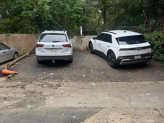 5th image of 1210 Berkley Rd