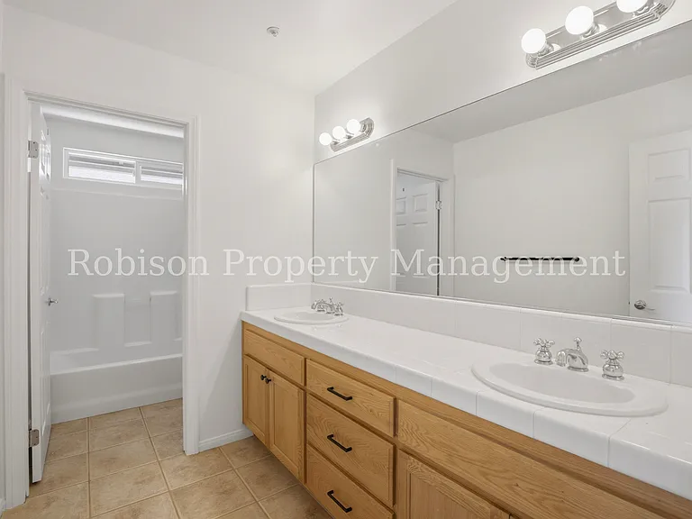 806 Galaxy Dr — Photo 17