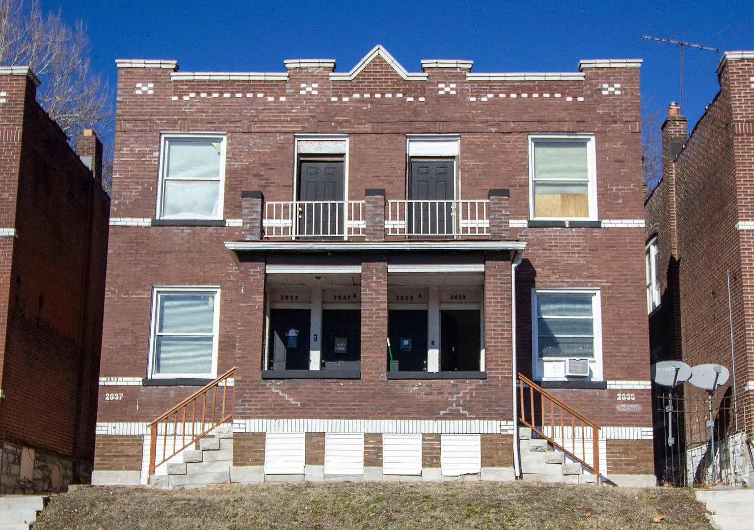 2835-37 Miami St — Photo 1