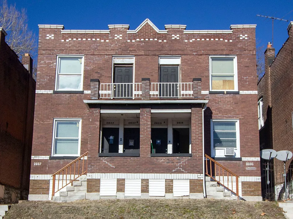 2835 Miami St #37