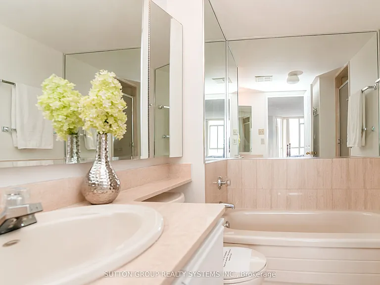 20 Cherrytree Dr #802 — Photo 29