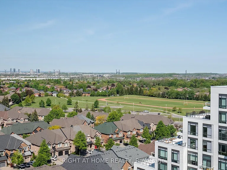 7950 Bathurst St #1424 — Photo 25