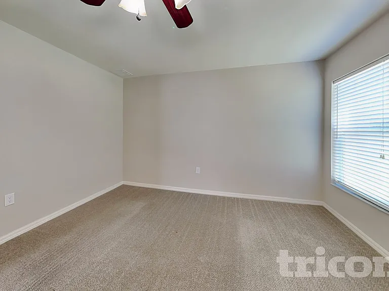 505 Interlock St — Photo 6