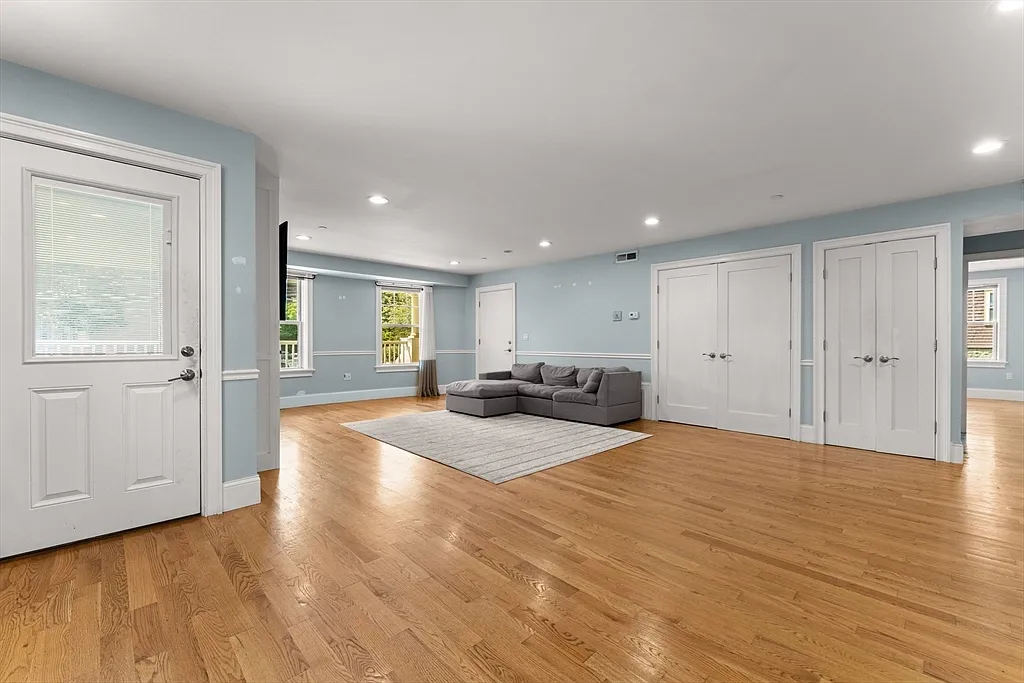 Building Photo - 152-154 Savin Hill Ave #2