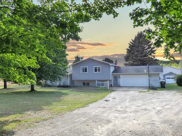 6294 Satterly Lake Rd, Mancelona, MI 49659