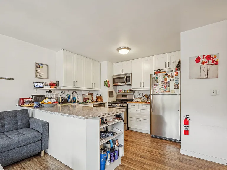 135 Montgomery St #3 — Photo 19