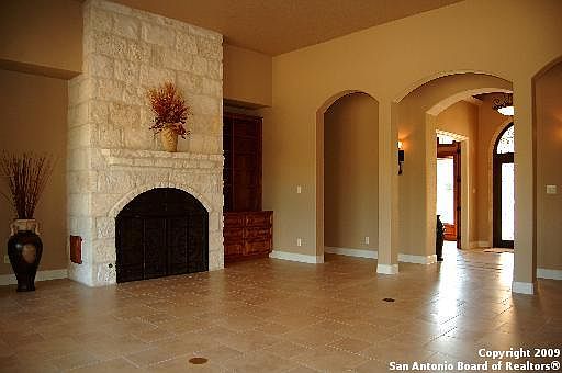 4th image of 2075 OAKLAND BEND