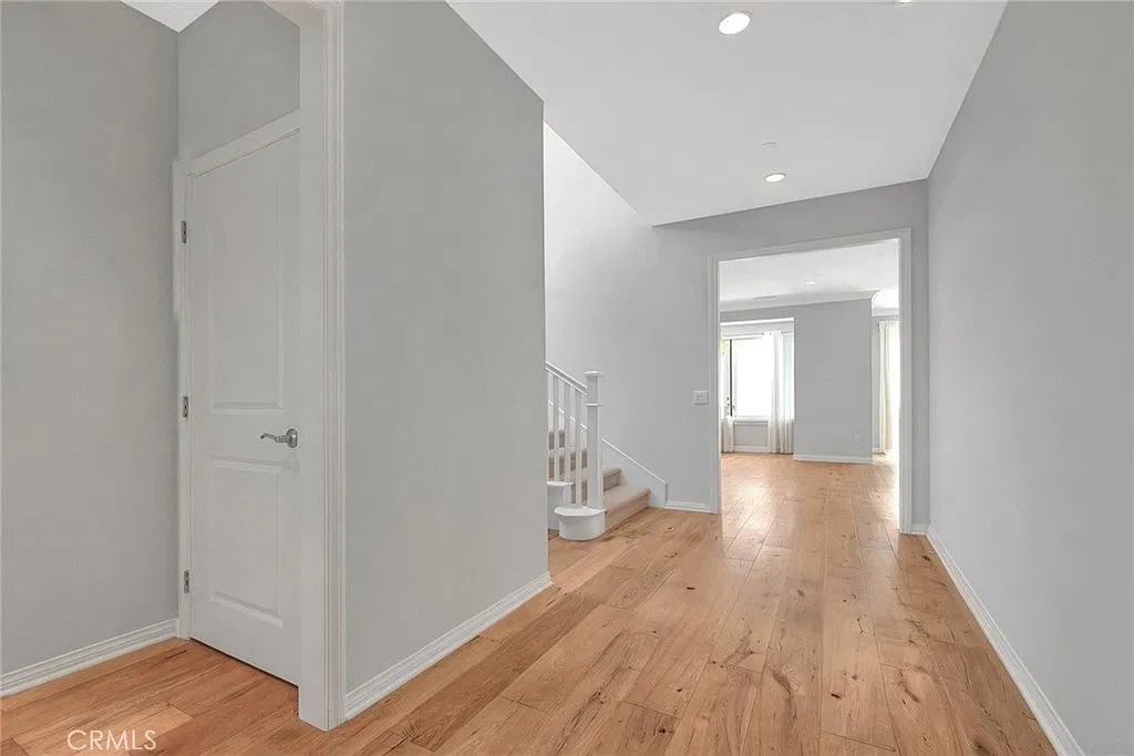 4 bed, 3.0 bath, 2613 sqft, $5,990 — Photo 3