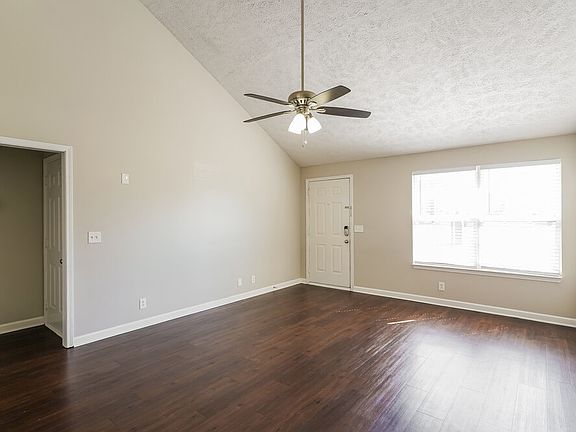 3rd image of 3028 Roscommon Dr