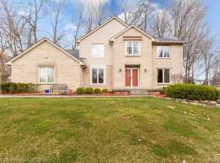 30503 Knighton Dr, Farmington Hills, MI 48331