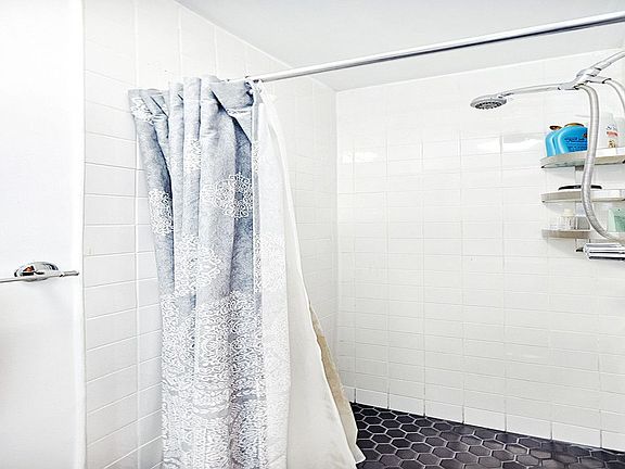 2nd image of 120 Macdougal St APT 16