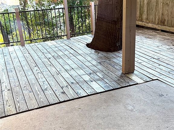 3rd image of 4000 Hickory Rd APT 9