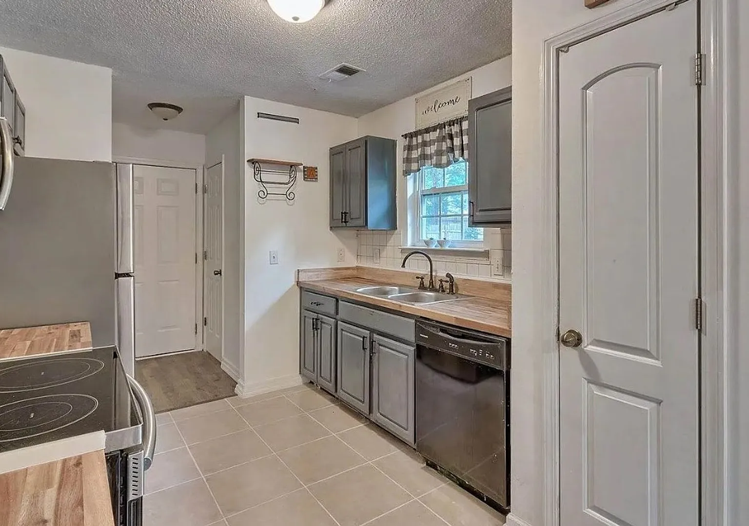 189 Hester Woods Dr — Photo 4