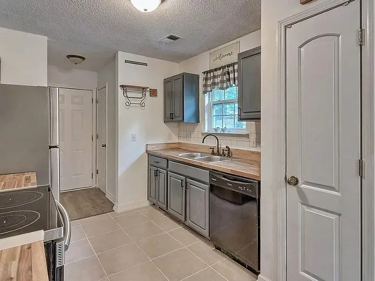 189 Hester Woods Dr — Photo 7