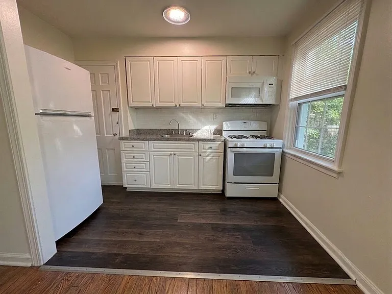 Jericho Manor Apartments — Photo 59