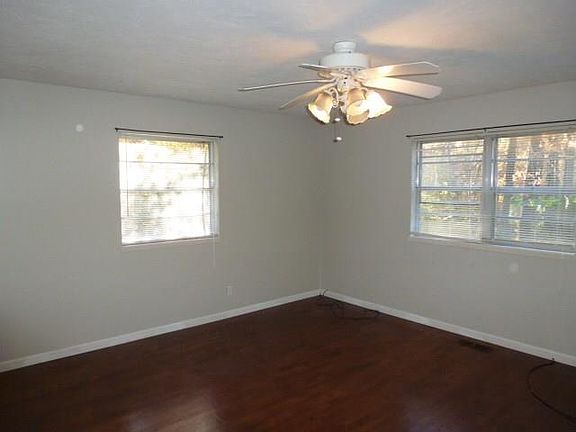 5th image of 3211 White Oak St
