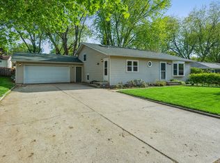 3707 Anne St, McHenry, IL 60050