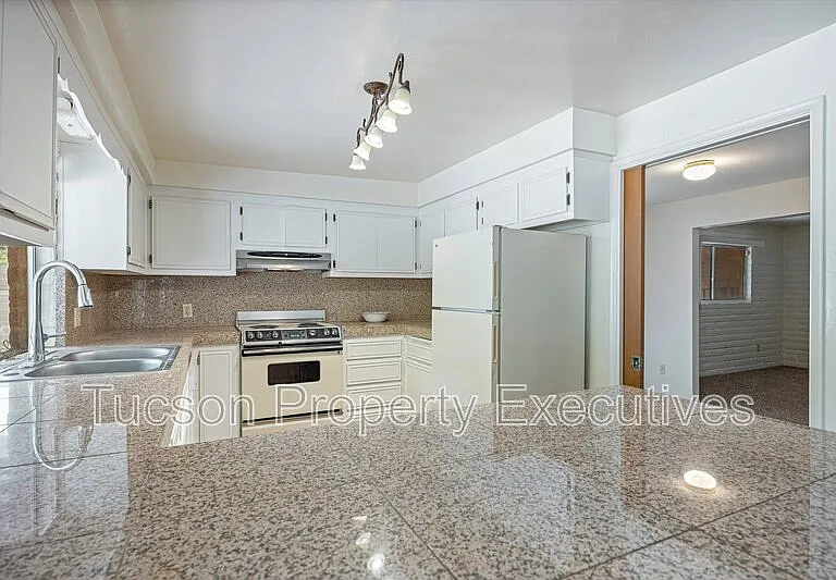 3534 N Palmer Dr — Photo 3