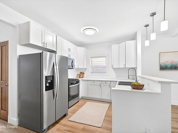 4th image of 1015 Sanders St