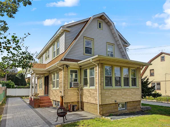 6-16 129th, College Point, NY 11356