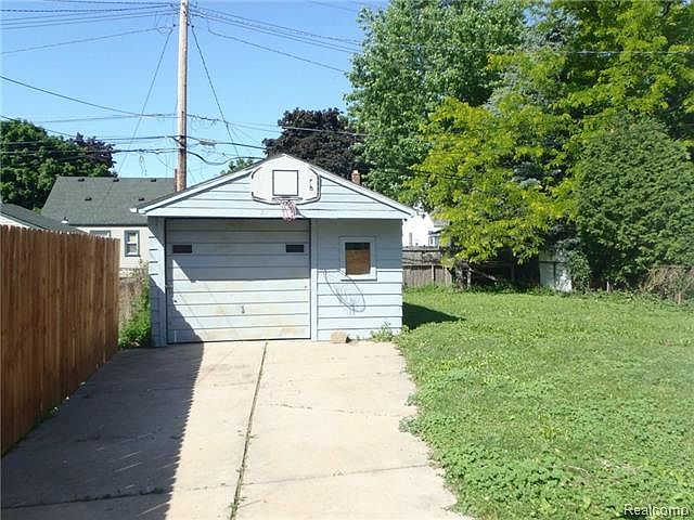 1st image of 1862 Paris Ave