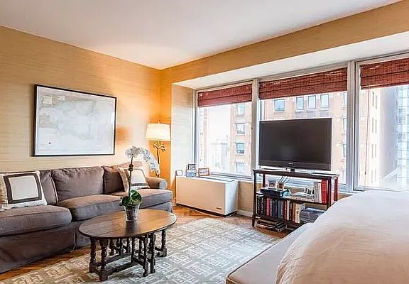 2nd image of 150 W 56th St APT 4006