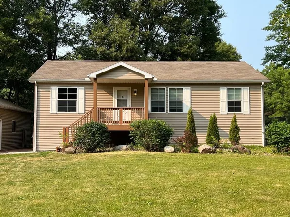 W8936 Lagoon Dr, Portage, WI 53901