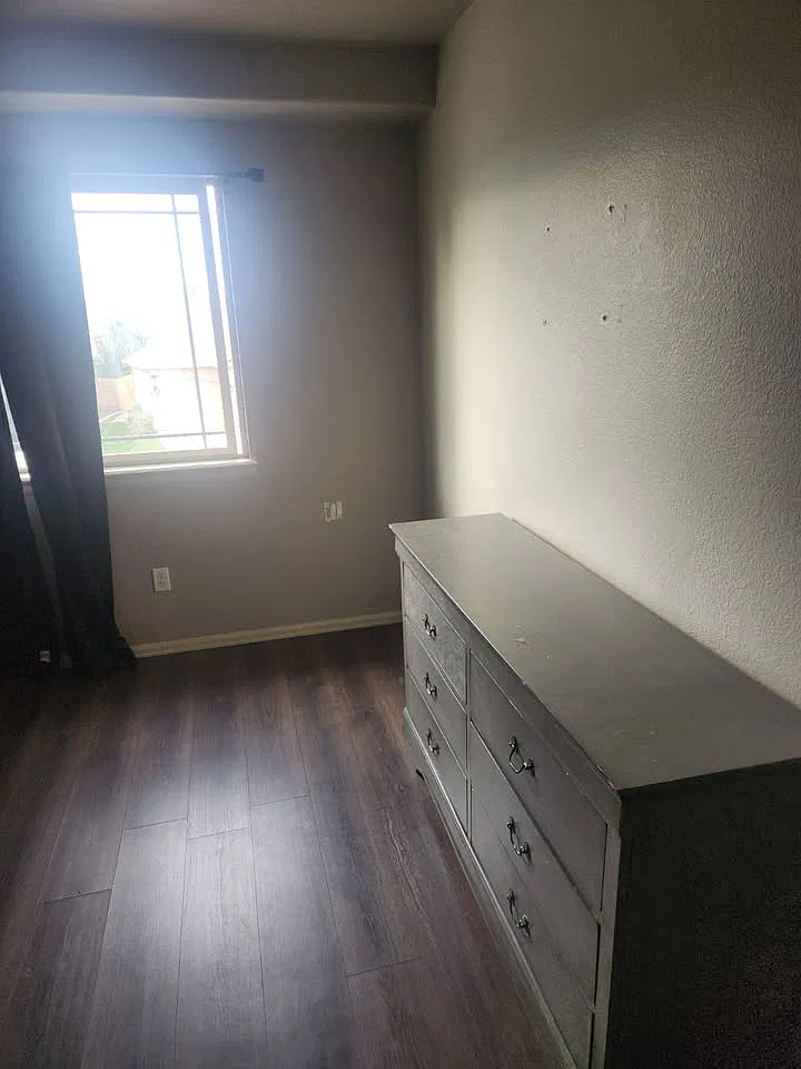 6 bed, 3365 sqft, $675 — Photo 2