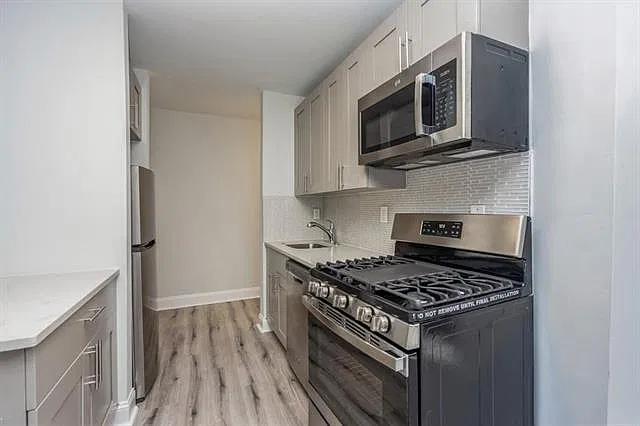 269.5 Varick St #3A