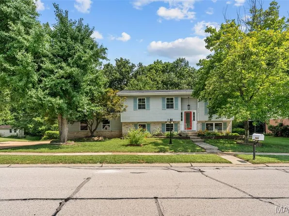2613 Blackforest Dr, Saint Louis, MO 63129
