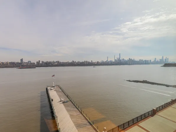 10 Main Street image 15 of 23