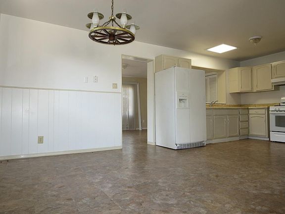 3rd image of 5709 Sage Ct