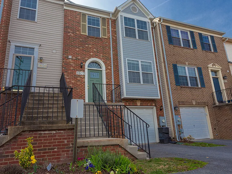 1807 Locust Grove Rd — Photo 1