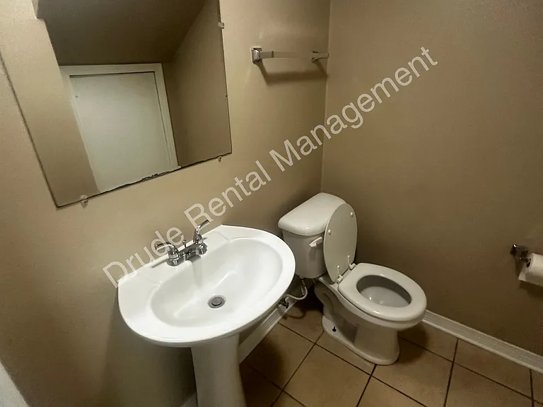 14018 Virginia Dr #2 — Photo 8