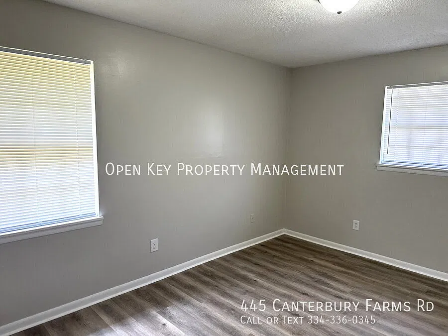 Newly renovated and move in ready! This charming 3 bedroom & 1.5 bath brick home is located in Mi... — Photo 4
