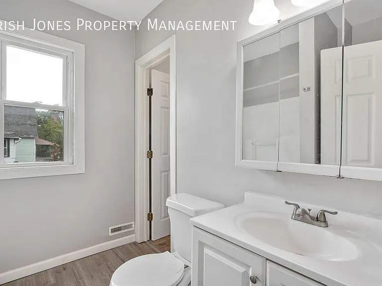 529 Winslow Ave #UPPER — Photo 11