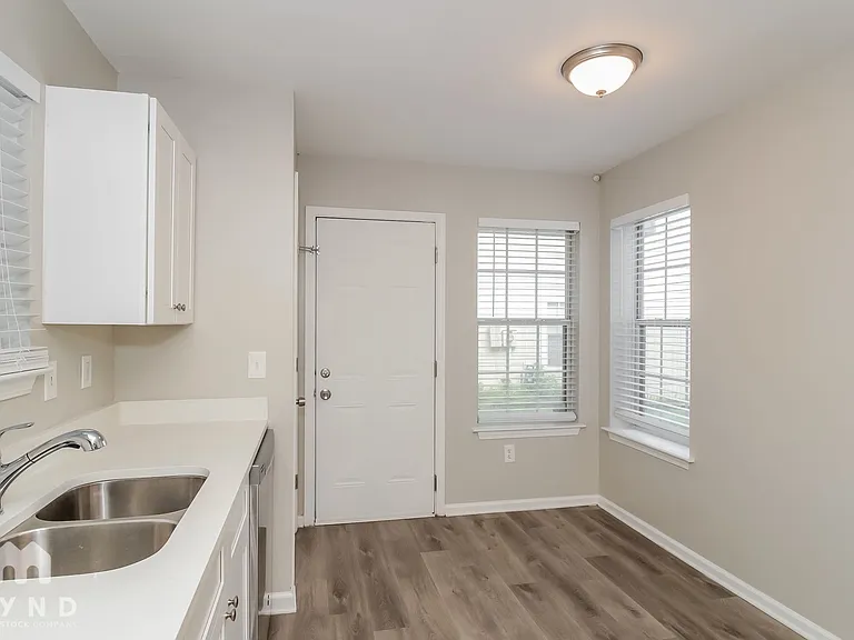 314 Summer Cv SW — Photo 8