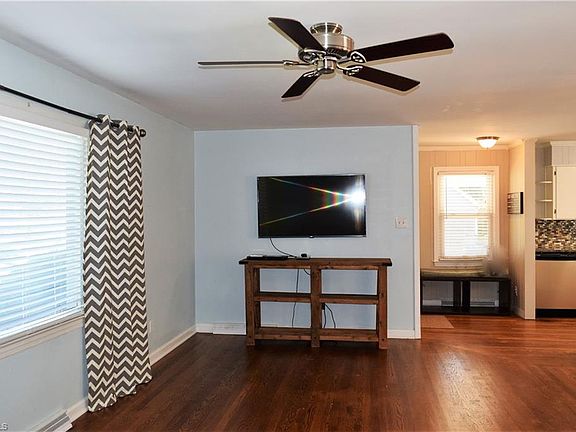 3rd image of 7515 Greenlawn Dr