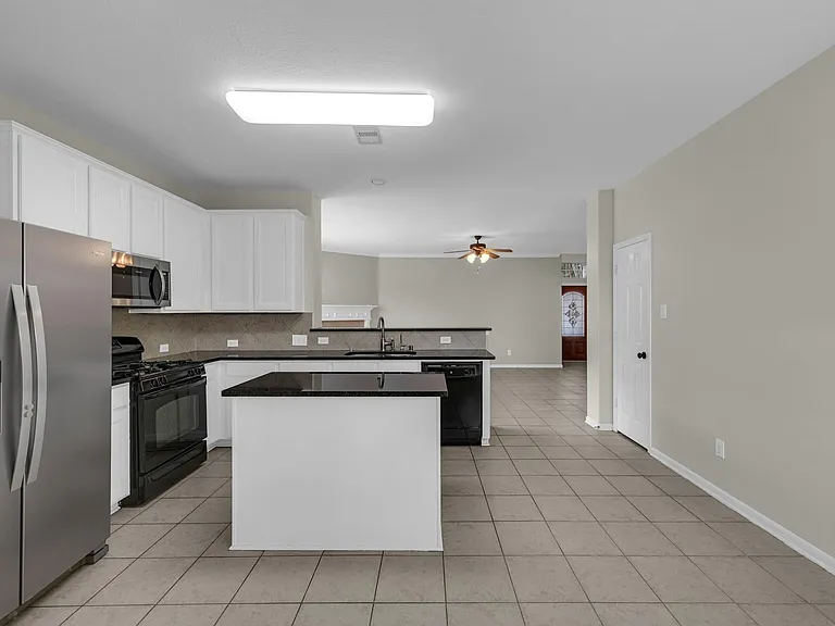 1922 Vale Haven Dr — Photo 2