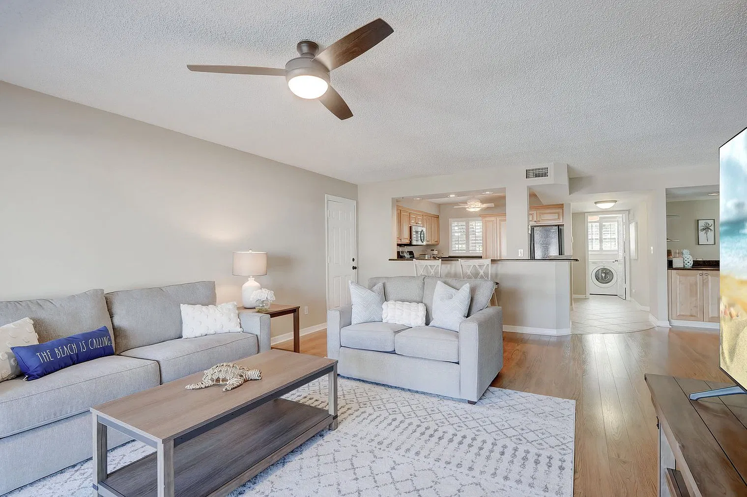 2 bed, 2.0 bath, 1377 sqft, $6,724 — Photo 4